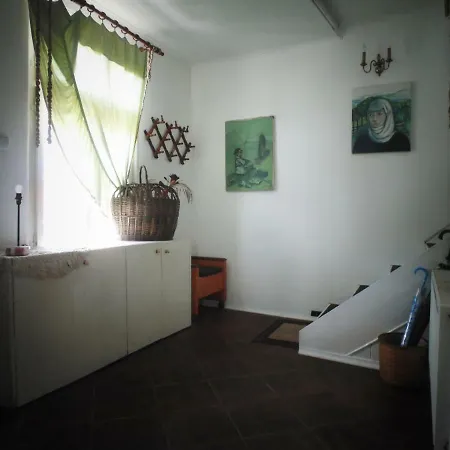 Unique Art House For 10 With Near Nature - къщата на художника