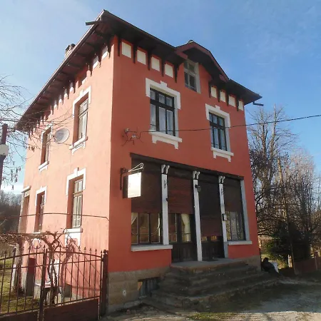 Unique Art House For 10 With Near Nature - къщата на художника Kmetovți