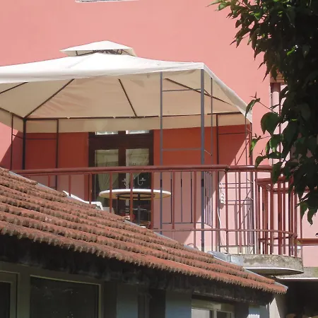 Pensiune Unique Art House For 10 With Near Nature - къщата на художника Kmetovți